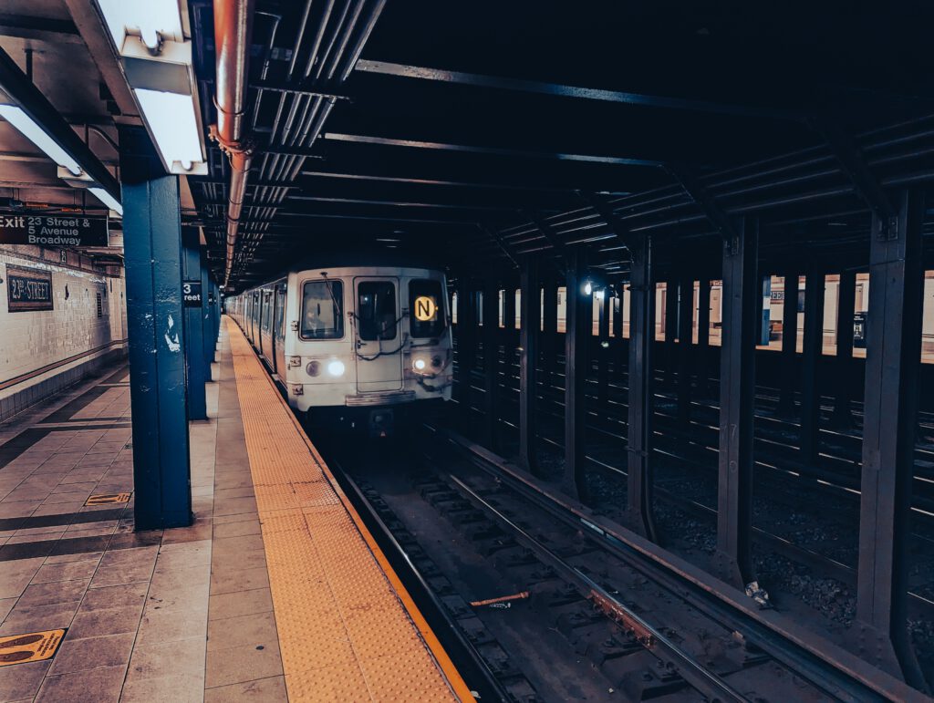 New York City Subway bei der Einfahrt